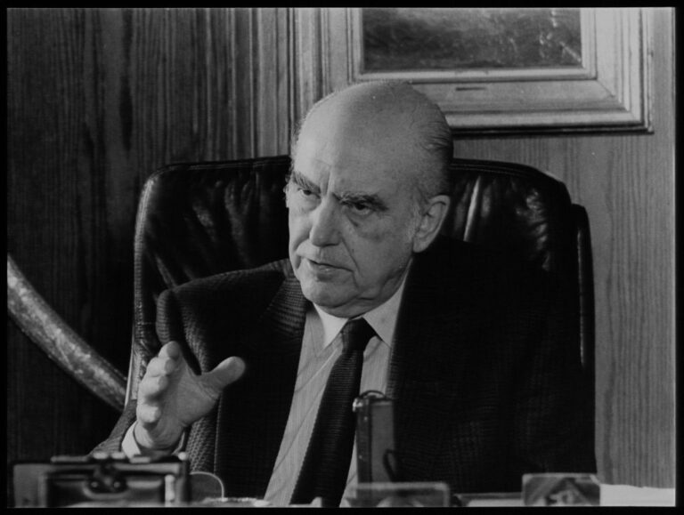 Ανδρέας Παπανδρέου: «Εμαθα από τη CIA τι ετοίμαζαν» – Οι φήμες για πραξικόπημα το ’83 λόγω της στάσης του ΠΑΣΟΚ για τις Βάσεις της Σούδας