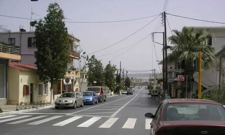 Έβαψαν γραμμές στους κεντρικούς δρόμους της πόλης, αλλά μέσα σε δύο βδομάδες ξέβαψαν