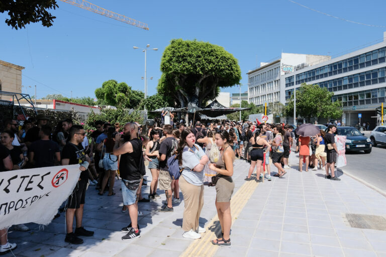 Μαζική διαδήλωση ενάντια στην ομοφοβία και στον φασισμό και υπέρ του Pride από τους Χανιώτες | Φωτός