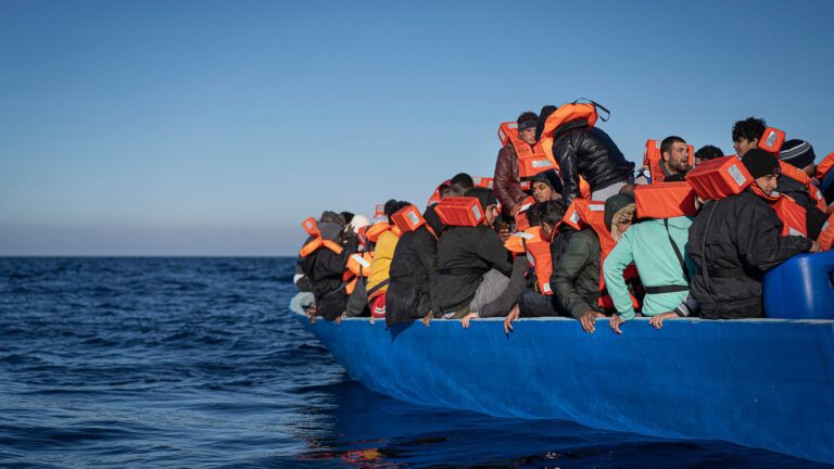 Ο 18χρονος από το Νότιο Σουδάν, οι 30 ναυαγοί ανοιχτά της Γαύδου και η ποινικοποίηση της επιβίωσης