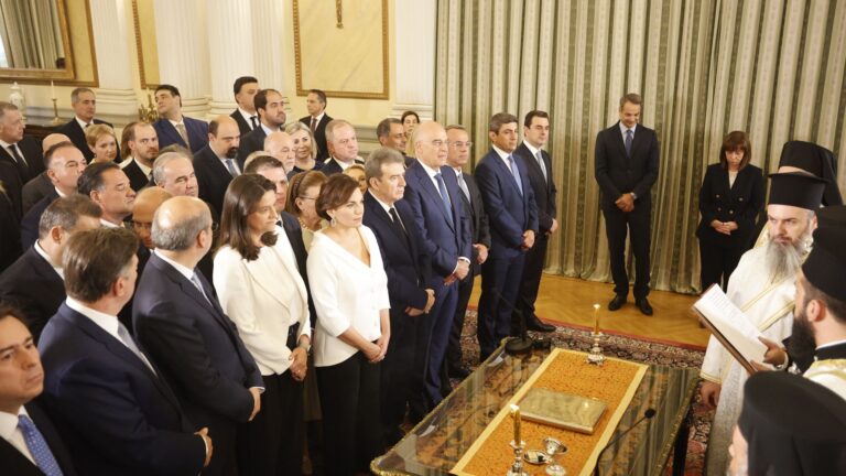 Ορκίστηκε η νέα κυβέρνηση Μητσοτάκη στο Προεδρικό