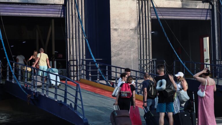 Εξηγήσεις για τις αυξήσεις – «φωτιά» των ακτοπλοϊκών εισιτηρίων θα ζητήσει η κυβέρνηση – Σύσκεψη στο Μαξίμου την Τρίτη
