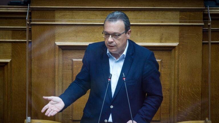 Φάμελλος σε Μητσοτάκη: Θα μας βρείτε απέναντι κοινοβουλευτικά και κινηματικά αλλά πάντα δημοκρατικά