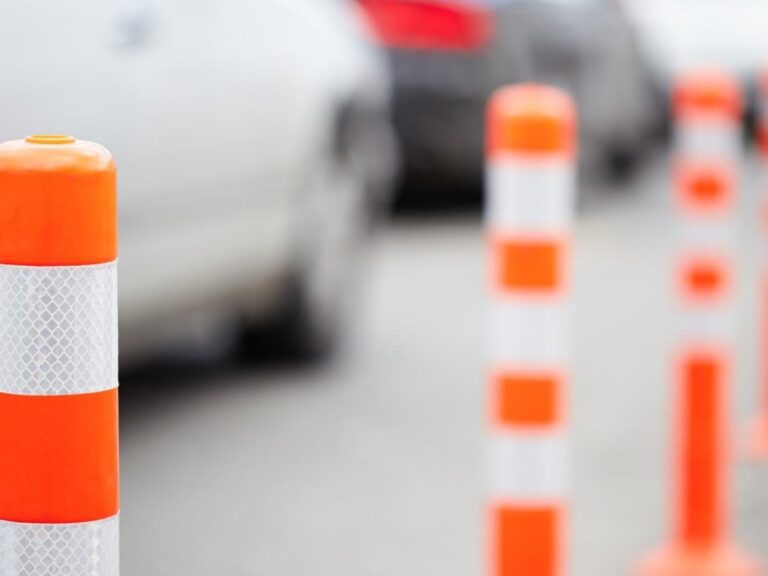 Χανιά: 455 νέα κολωνάκια ενάντια στην παράνομη στάθμευση