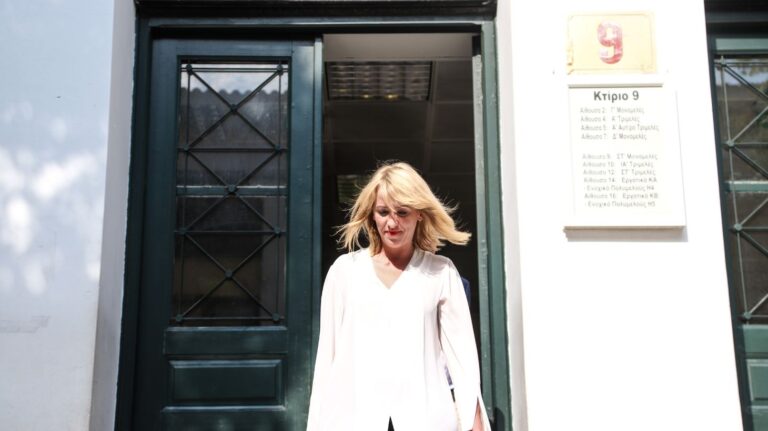 Δίκη για το Μάτι – Ρένα Δούρου: «Παραιτούμαι της βουλευτικής μου ασυλίας»