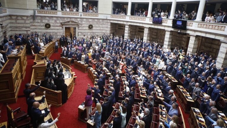 Η αμφισβήτηση της γαλάζιας ηγεμονίας