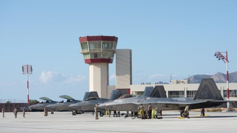 Ο ρόλος της Βάσης της Σούδας στην ανατροπή του Καντάφι και η σημερινή έκρηξη των μεταναστευτικών ροών