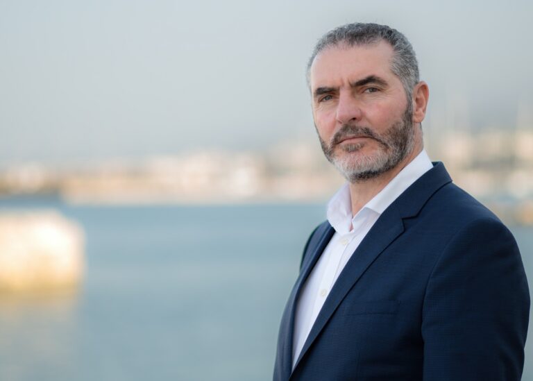 Μανόλης Χνάρης: Αποκλειστική ευθύνη της Κυβέρνησης η καθυστέρηση ολοκλήρωσης των εργασιών στο γήπεδο Γάλλου