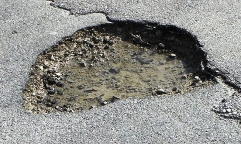 Καταγγελίες για ζημιές από λακκούβες στα Χανιά – Η Ένωση Προστασίας Καταναλωτών Κρήτης καθοδηγεί τους πολίτες