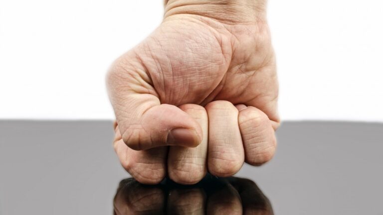 Ξυλοδαρμός 16χρονου μαθητή στο Ηράκλειο: Φώναζε «δείτε πώς έκανα τη μούρη του» και τραβούσε βίντεο