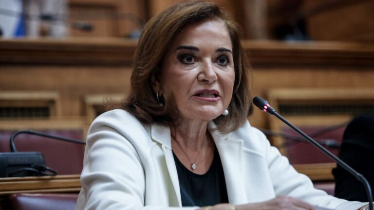 Ντόρα Μπακογιάννη: «Δύο χρόνια μετά τις επιθέσεις της Χαμάς, η ειρήνη στη Μέση Ανατολή παραμένει ύψιστη προτεραιότητα»