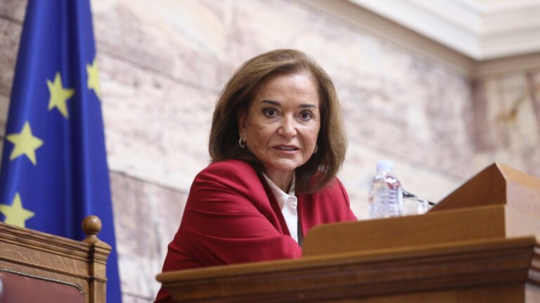 Μπακογιάννη: Αν ο Σαμαράς θέλει να επιλέξει τον δρόμο που διάλεξε ο Τσίπρας, με γεια του και χαρά του