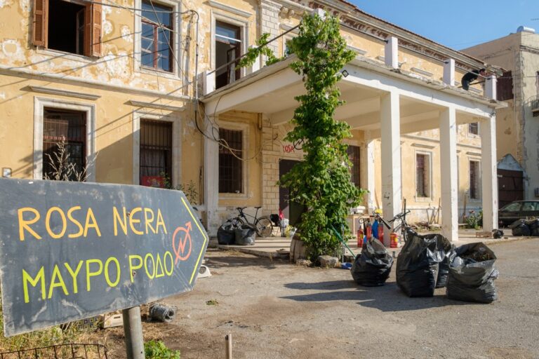 “Το ξενοδοχείο φεύγει, νέες προτάσεις έρχονται”: Η κατάληψη Rosa Nera για τις εξελίξεις στο Λόφο Καστέλι – Εκφράζει τη βούληση να δείξει ότι το κτίριο ήδη αξιοποείται με τον καλύτερο τρόπο