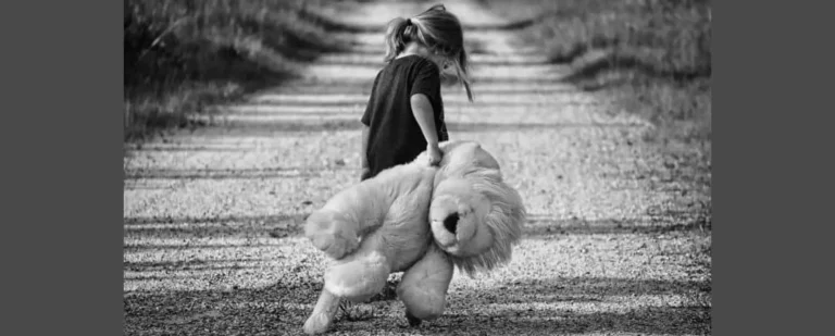 ΠΟΕΔΗΝ: 1.300 κακοποιημένα παιδιά στα νοσοκομεία της χώρας το 2025