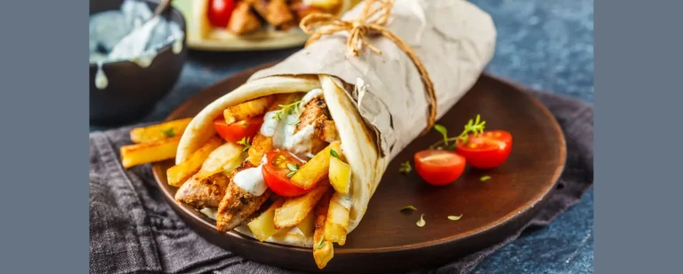 Σουβλάκι: Από έδεσμα του λαού σε προνόμιο των πλουσίων; Φτάνει πλέον ακόμη και τα 6 ευρώ!