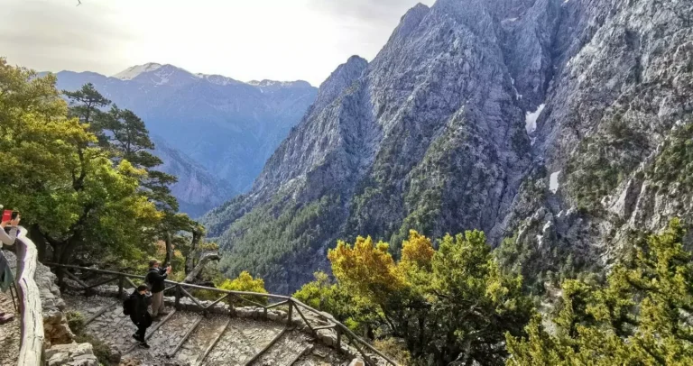 Κλείνει προληπτικά η Σαμαριά τη Δευτέρα λόγω έντονων καιρικών φαινομένων