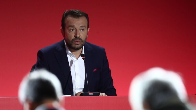 Νίκος Παππάς: «Άστοχη η πρόωρη αποπληρωμή των 13 δισ. ευρώ φθηνού χρέους» — Πρόταση ΣΥΡΙΖΑ για πρόγραμμα κοινωνικής στέγης, στήριξη των ΜμΕ και δημόσιες υποδομές
