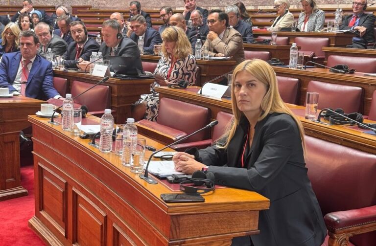 Σέβη Βολουδάκη: Έτοιμα τα δύο σενάρια για την απαγόρευση της μπούρκας στη χώρα μας – Καμία τέτοια συζήτηση για τη μαντίλα