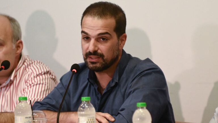 «Κοντράρει» Χαρίτση ο Γαβριήλ Σακελλαρίδης: Απορρίπτει το δημοψήφισμα και δίνει ραντεβού στο Συνέδριο