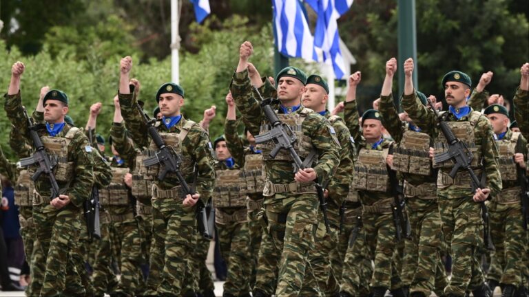 Ένοπλες Δυνάμεις: Όλες οι αλλαγές σε δομή, εκπαίδευση, θητεία και μισθολόγιο