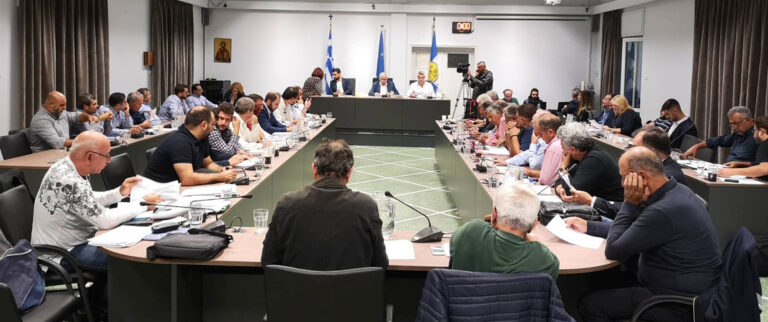 Χανιά: Στο προσκήνιο το στεγαστικό πρόβλημα των εκπαιδευτικών – Σφοδρές αντιπαραθέσεις με την αντιπολίτευση για την αδράνεια και τον ρόλο του ΤΑΙΠΕΔ – Τι προτείνει ο Δήμαρχος