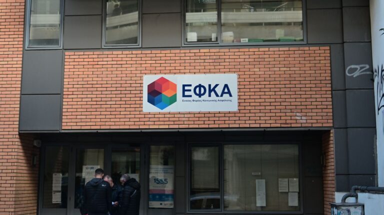Μίνι ΟΠΕΚΕΠΕ στον ΕΦΚΑ – Λάθος συντάξεις, μεγάλες επιστροφές και άρωμα παλιού κόλπου στο σύστημα