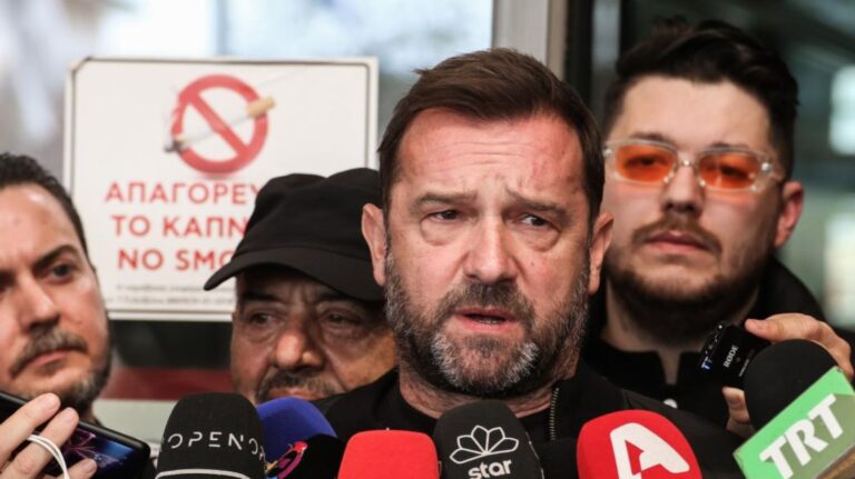 Τέμπη: «Η πολιτική δεν δίνει συγχωροχάρτια, ούτε ενδιαφέρεται αν έχασες παιδιά» – Ο Νίκος Πλακιάς για την Καρυστιανού, τις δίκες και το «επίμαχο» φορτίο