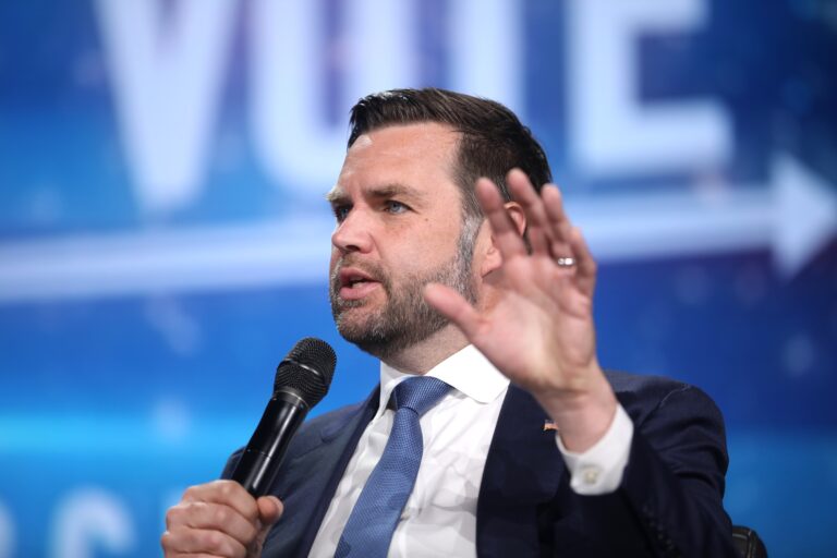 Βανς: «Αποκύημα φαντασίας» ότι περισσότερα όπλα από τις ΗΠΑ θα φέρουν νίκη στην Ουκρανία