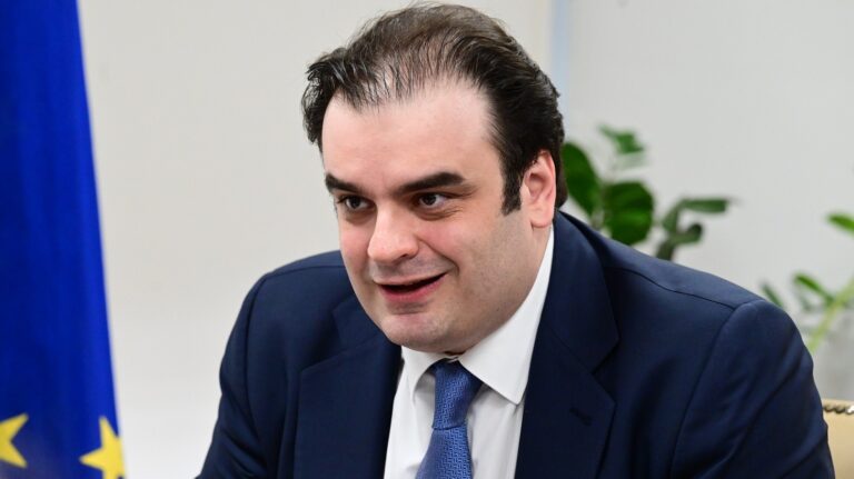 Πώς το ρώσικο χρήμα στο Βέλγιο έκανε τον Πιερρακάκη πρόεδρο του Eurogroup