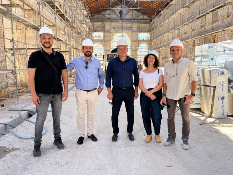 Επίσκεψη Σημανδηράκη στη Δημοτική Αγορά Χανίων πριν την ολοκλήρωση των έργων αποκατάστασης