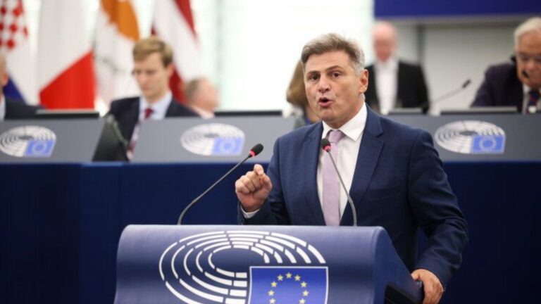 Φαραντούρης: «Η δημοκρατία δεν κινδυνεύει από τη νοθεία, αλλά από τη χειραγώγηση» – Διακομματική εκδήλωση στις Βρυξέλλες για την Τεχνητή Νοημοσύνη και τις εκλογές