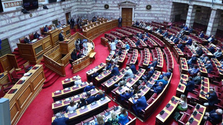 Βουλή: Σύγκρουση προτάσεων για την ενίσχυση του πρωτογενούς τομέα – Οι προτάσεις ΣΥΡΙΖΑ και ΠΑΣΟΚ