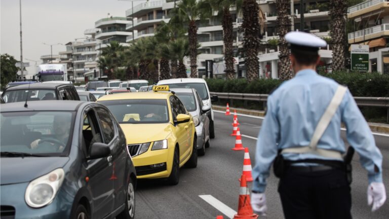 Νέος ΚΟΚ: Η αλήθεια σχετικά με τον καφέ, τα ψώνια και το μπουφάν στο αυτοκίνητο