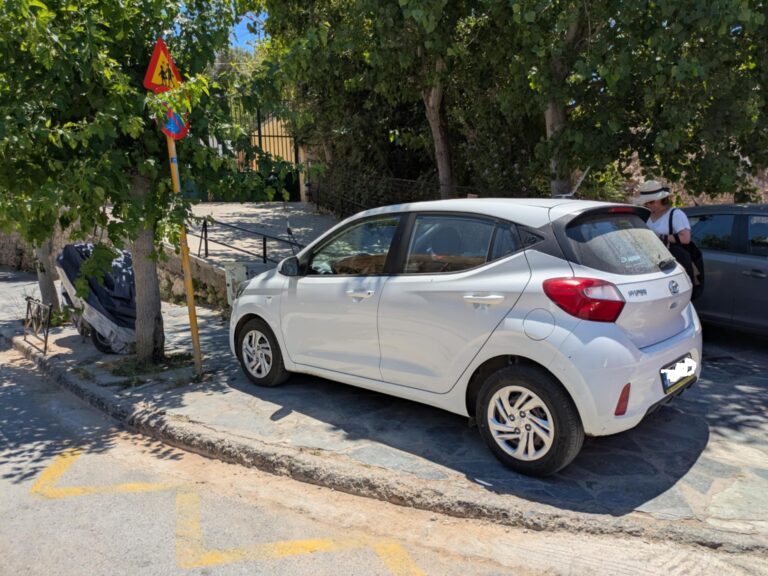 Όταν τουρίστες οδηγούν λες και ο ΚΟΚ είναι …προαιρετικός