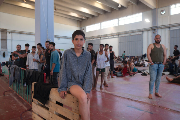 Μετανάστες ή «Εισβολείς»; Η προπαγανδιστική ρητορική της ακροδεξιάς και η σημασία των λέξεων