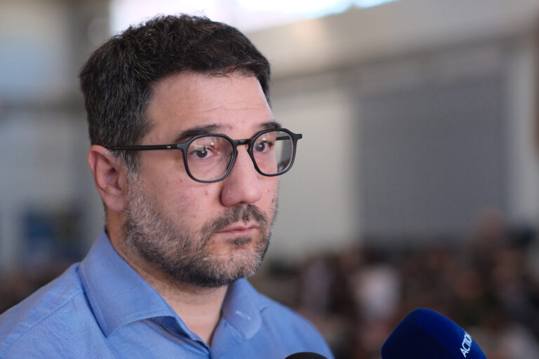 Νάσος Ηλιόπουλος από την Αγυιά: “Δεν πρέπει να δημιουργηθεί δομή κράτησης στην Κρήτη – Επικό ευρωπαϊκό φιάσκο η επίσκεψη στη Λιβύη”