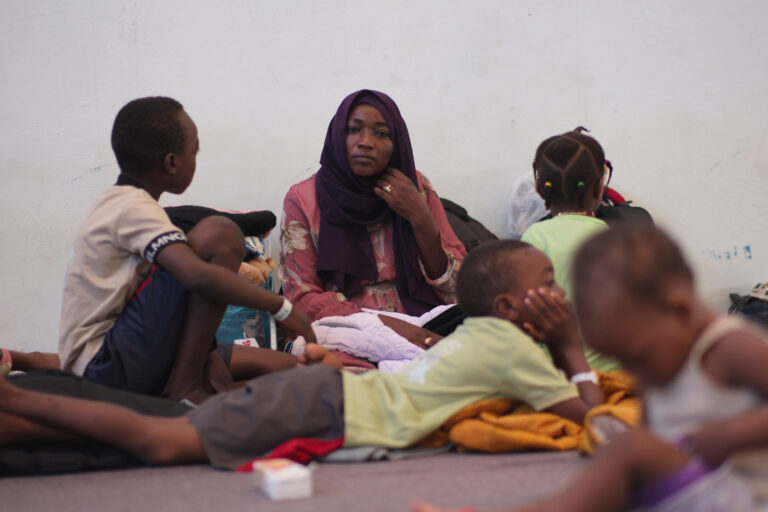 Πώς η κυβέρνηση παραβιάζει το διεθνές δίκαιο με την τροπολογία για το άσυλο