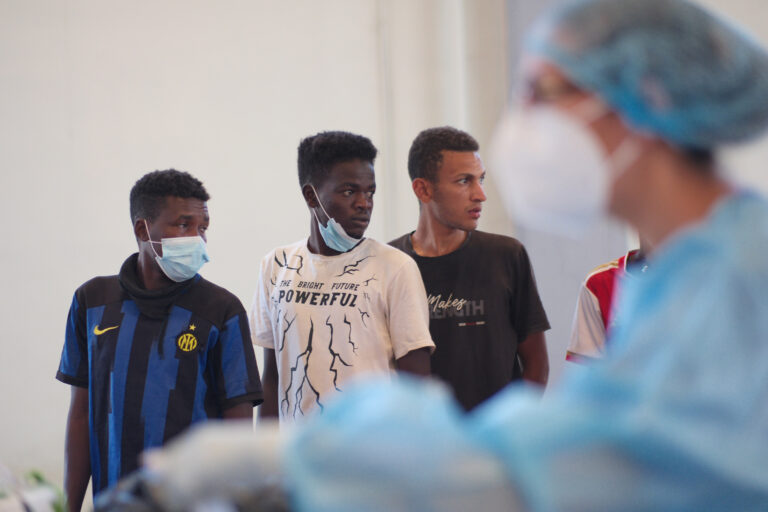 «Δεν έχω πια τίποτα»: Η μαρτυρία Σουδανού φαρμακοποιού στο Κέντρο της Αγυιάς αποκαλύπτει τη σκληρή πραγματικότητα των προσφυγικών ροών στην Κρήτη