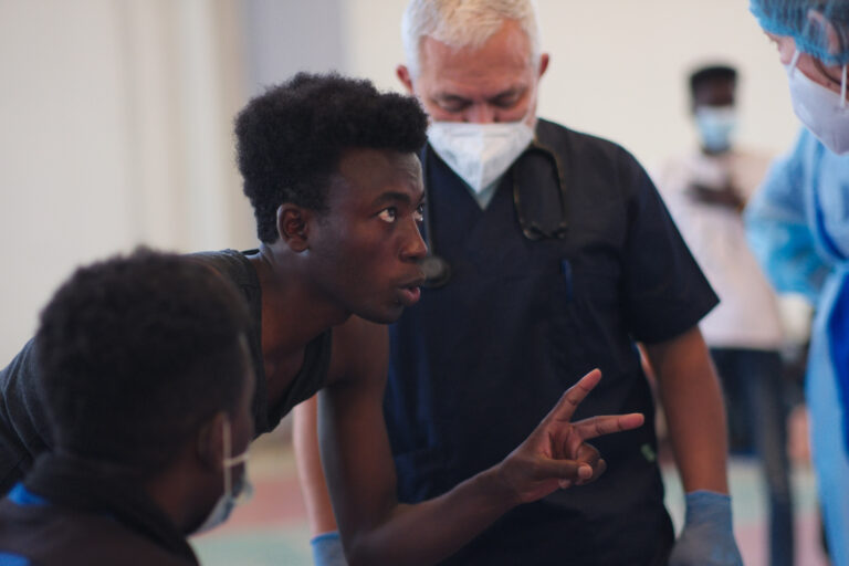 Προσφυγικό: Παρά τις αντιδράσεις η κυβέρνηση επιμένει για κλειστή δομή στην Κρήτη – Το μήνυμα Λογοθέτη, απάντηση από δημάρχους