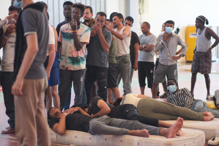 Τουριστικοί φορείς Κρήτης προς Κυβέρνηση: «Όχι σε κλειστές δομές μεταναστών – Κίνδυνος για την εικόνα του νησιού»