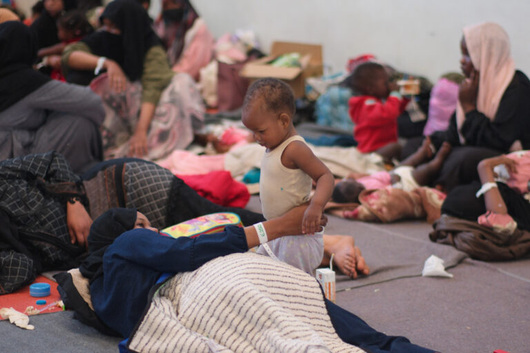 Στον Πειραιά οι πρώτοι 200 μετανάστες από τα Χανιά