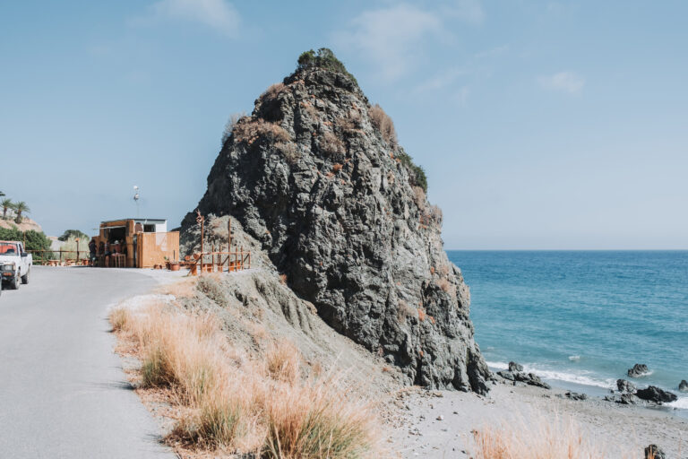 Kenta Bar: Το πειρατικό στέκι του νότιου Ρεθύμνου με θέα το νότιο Κρητικό Πέλαγος | Φωτός