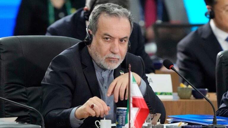 Δεν κάνει πίσω η Τεχεράνη: «Δεν θα εγκαταλείψουμε το πρόγραμμα εμπλουτισμού ουρανίου» ξεκαθαρίζει ο Ιρανός ΥΠΕΞ