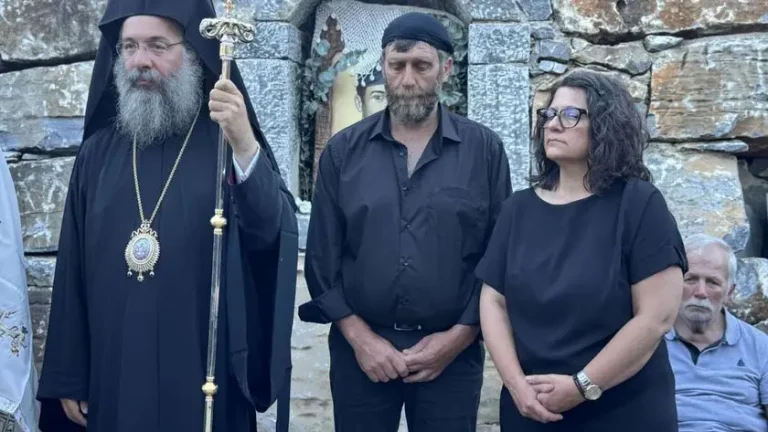 Παρουσία των γονιών του Βαγγέλη Γιακουμάκη τα εγκαίνια της εκκλησίας που χτίστηκε στη μνήμη του