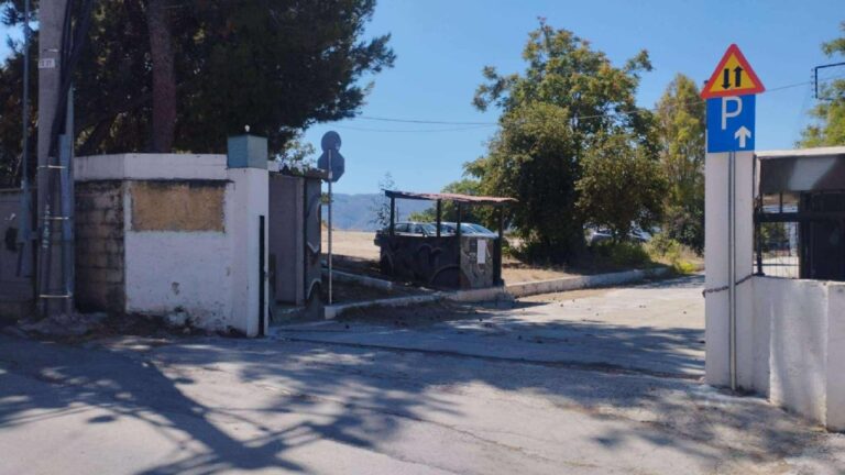 Σε λειτουργία ο δεύτερος προσωρινός περιφερειακός υπαίθριος χώρος ελεύθερης στάθμευσης οχημάτων στο Μαρκόπουλο – Διεύρυνση  δωρεάν μετακινήσεων & ωραρίου