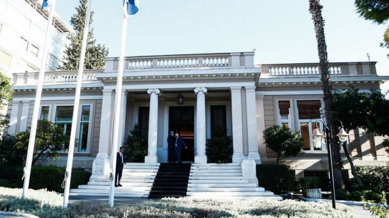 Σε εξέλιξη η συνεδρίαση του ΚΥΣΕΑ στο Μέγαρο Μαξίμου υπό τον Κυρ. Μητσοτάκη με το μεταναστευτικό στην Κρήτη στο επίκεντρο