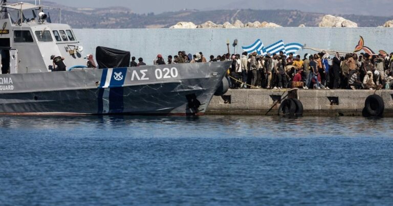 Κρήτη: 545 μετανάστες σε μία καραβιά στην Αγία Γαλήνη!