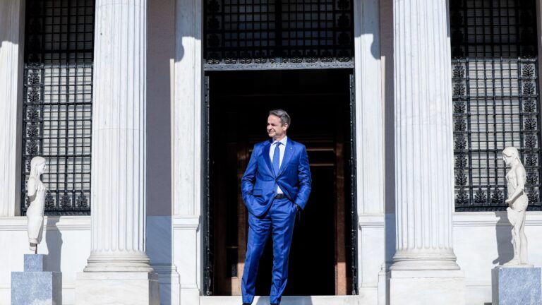 Η Κομισιόν απαντά στο «δεν γνωρίζω» Μητσοτάκη λίγο πριν την παραπομπή για ΦΠΑ σε τρόφιμα-φάρμακα