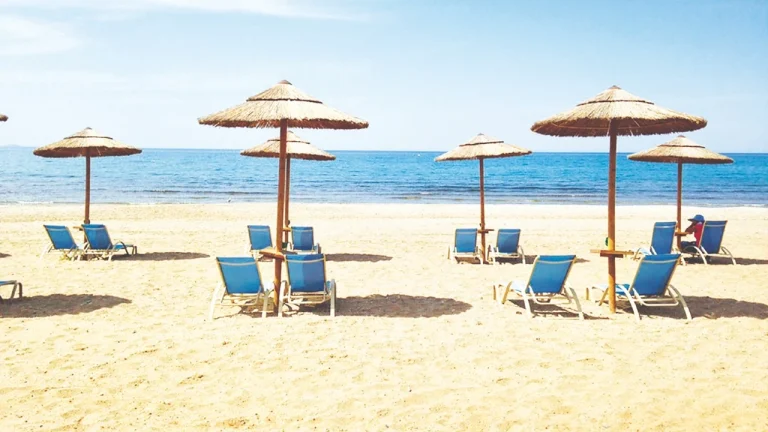 Δικαιώματα πολιτών στις παραλίες – Διευκρίνιση του Υπουργείου Οικονομικών μετά από περιστατικό στη Μονεμβασία: “Η παραχώρηση απλής χρήσης σε μια επιχείρηση ΔΕΝ αναιρεί τον κοινόχρηστο χαρακτήρα της παραλίας”