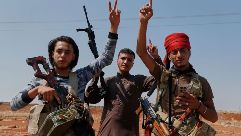 Λουτρό αίματος στη Συρία: Ξεπέρασε τους 1.300 ο απολογισμός των θυμάτων στα νότια της χώρας